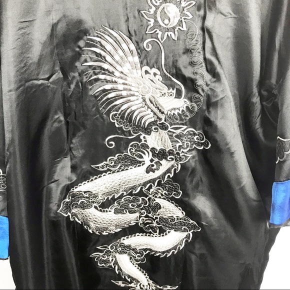 GORGEOUS UNISEX REVERSIBLE SATIN ROBE NWOT - Picture 8 of 10